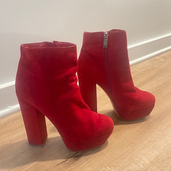 Red Boots - Picture 4 of 5